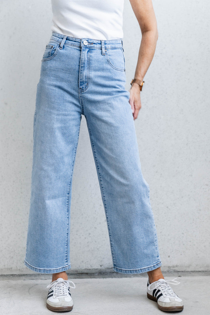 Casey Crop Jean - Light Wash