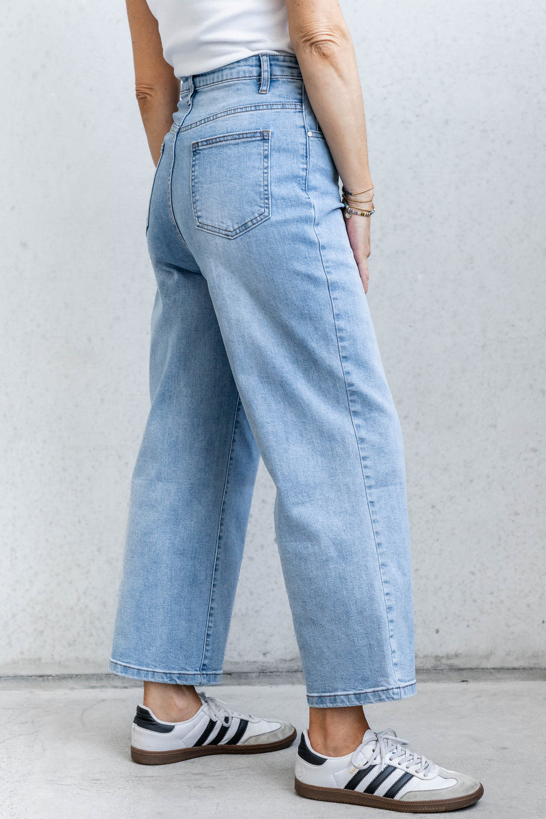 Casey Crop Jean - Light Wash