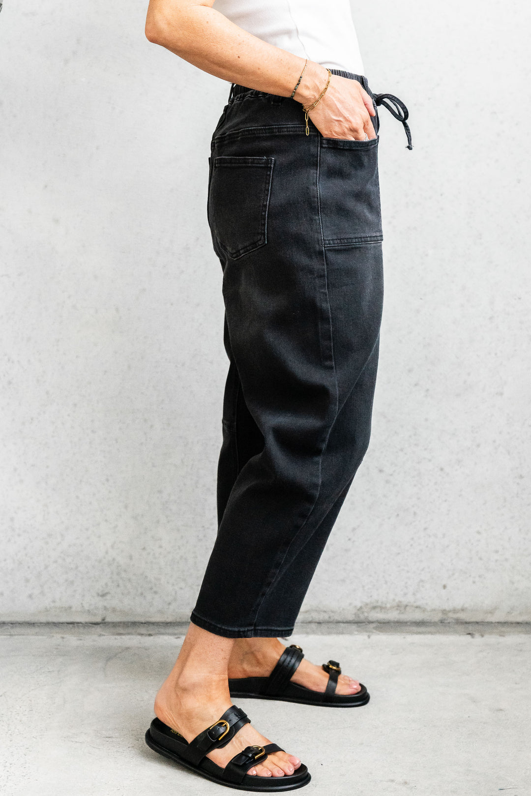Barrel Jogger - Washed Black