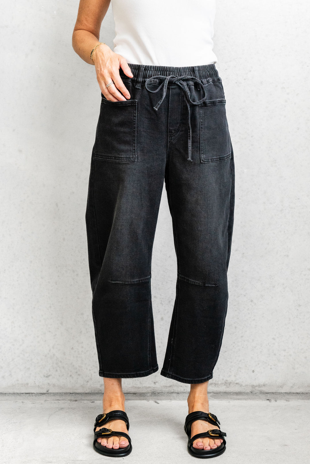 Barrel Jogger - Washed Black