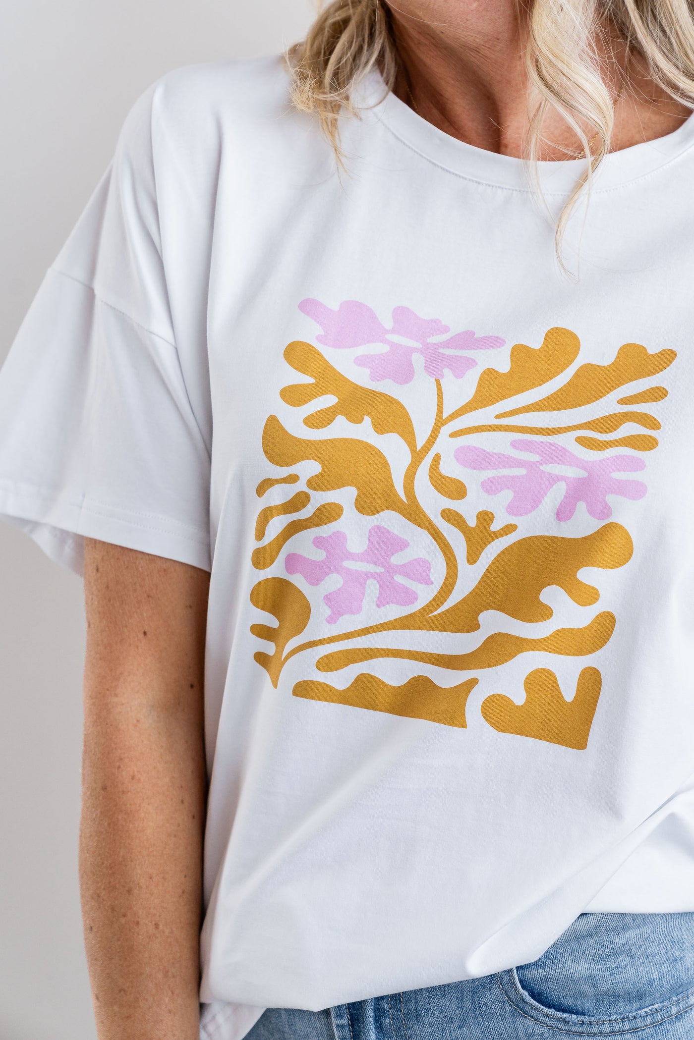 Flora Graphic Tee - Tan/Pink