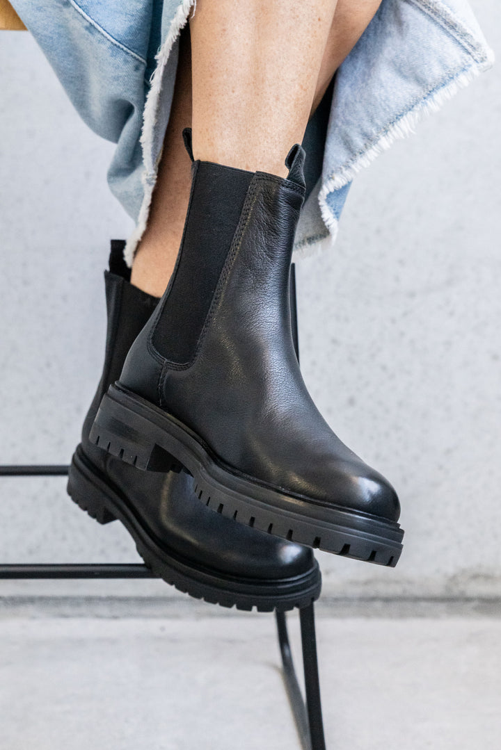 Apeace Leather Boot - Black