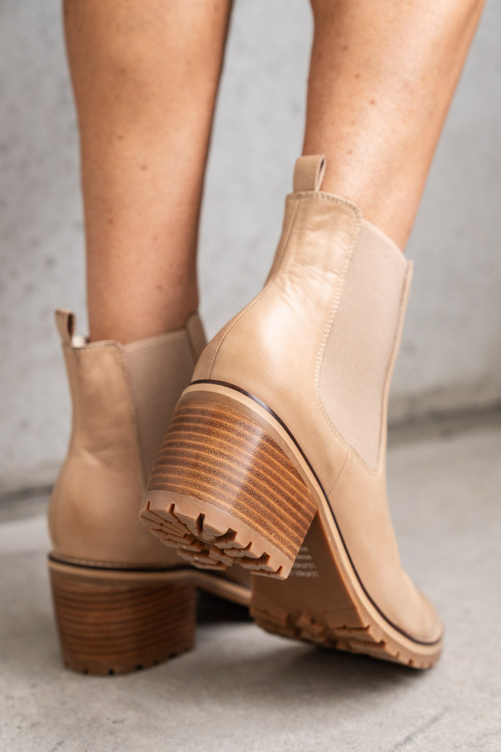 Biscoti Chelsea Boot - Latte