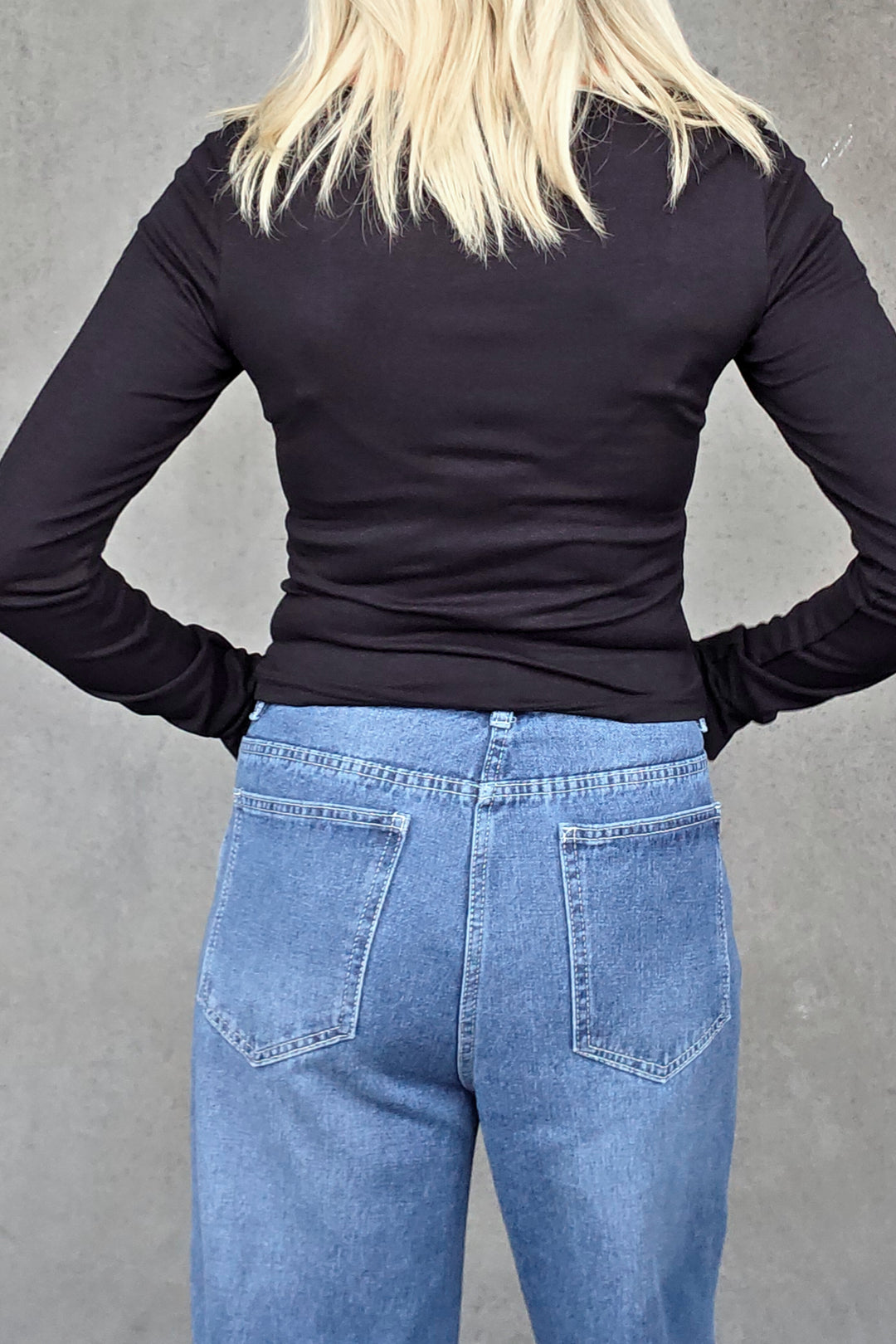 Frame Neck Top - Black