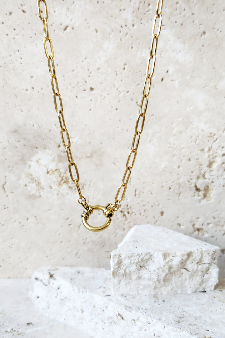 Circle Clasp Necklace - Gold
