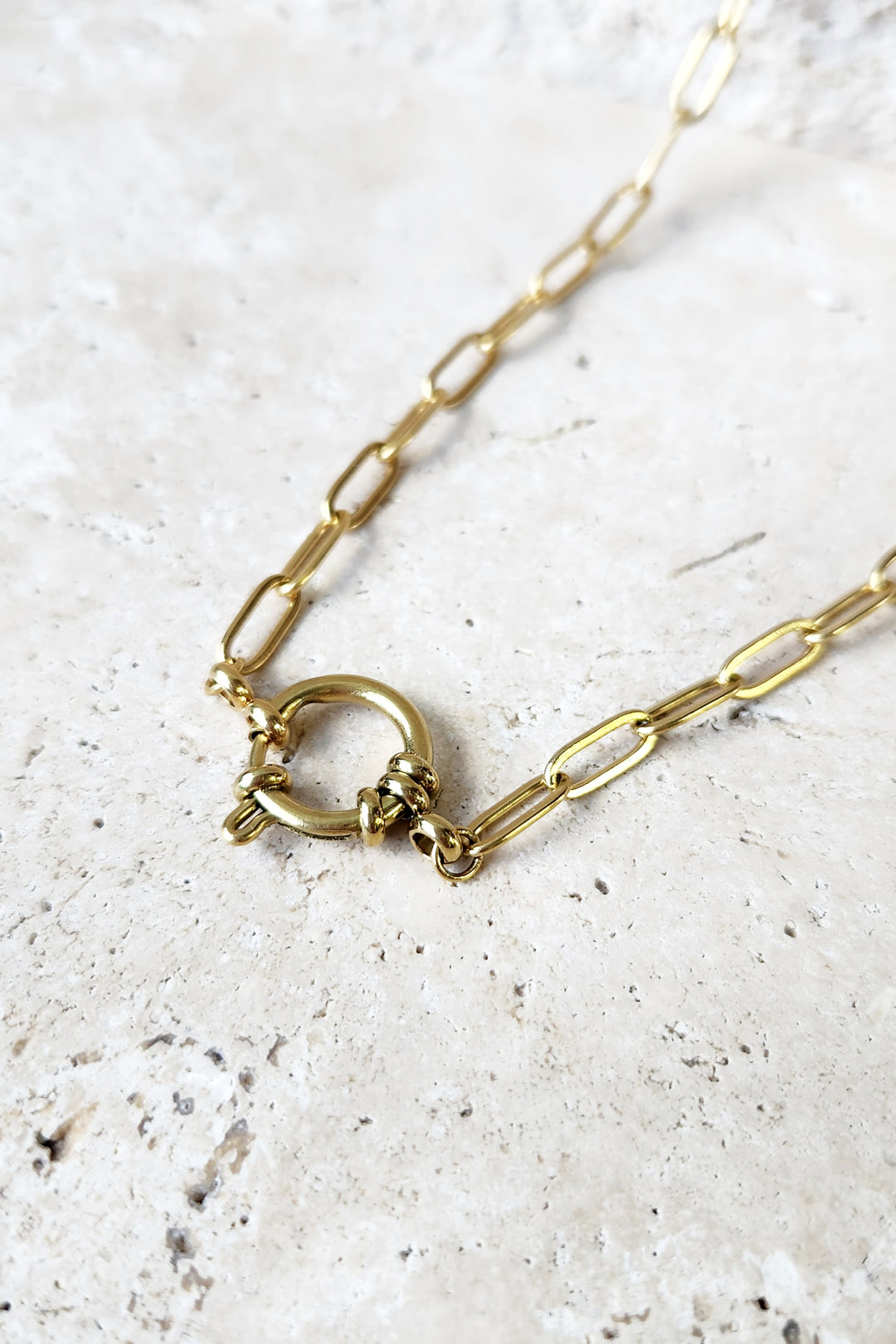 Circle Clasp Necklace - Gold