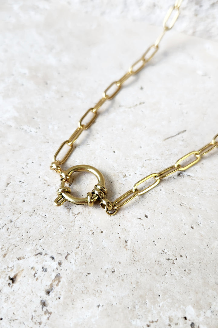 Circle Clasp Necklace - Gold